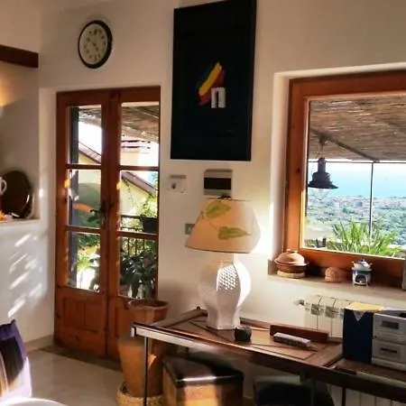 Casa Marily, Con Terrazzo Vista Mare Apartamento *